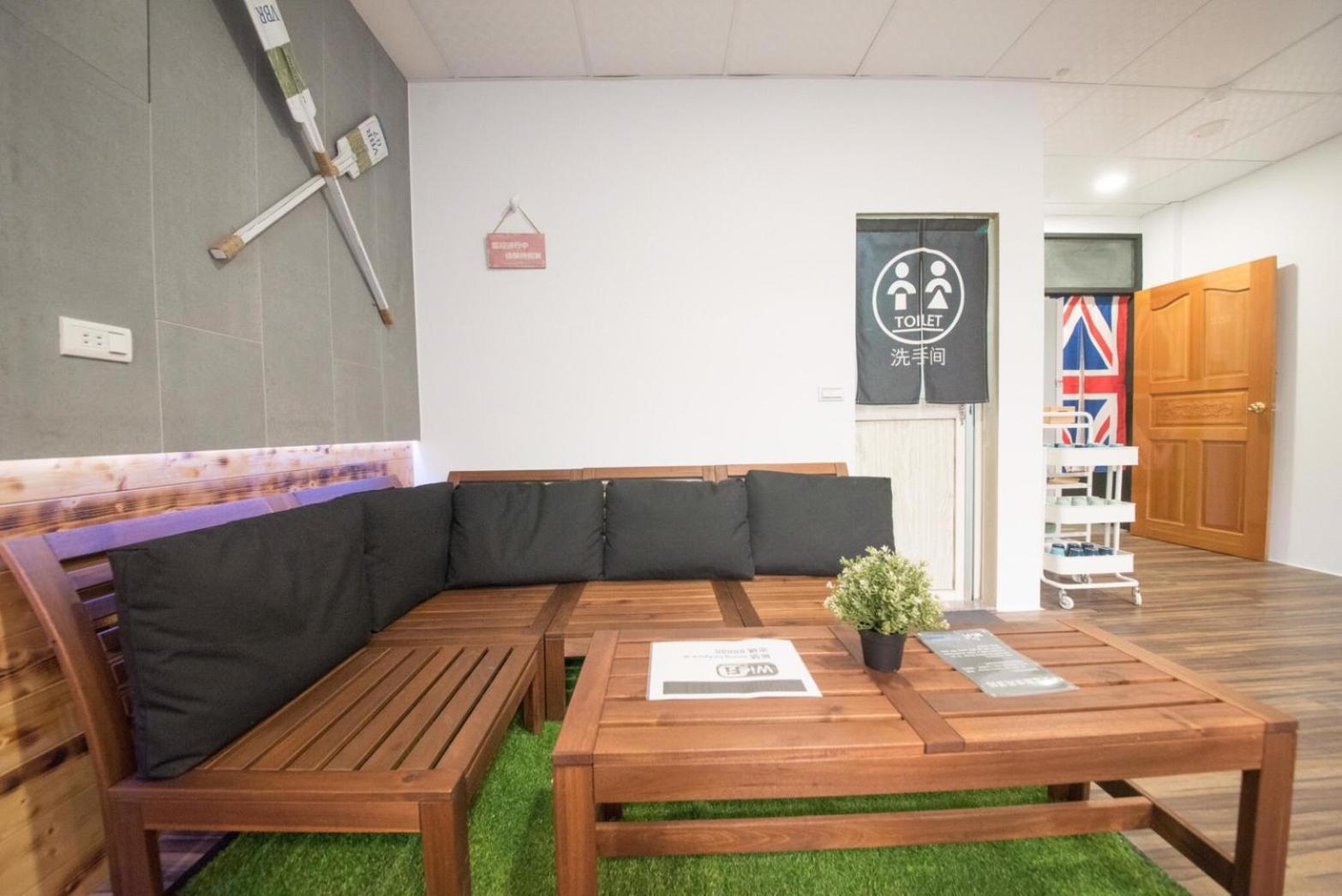 Deer Traveler Hostel Юйчи Экстерьер фото