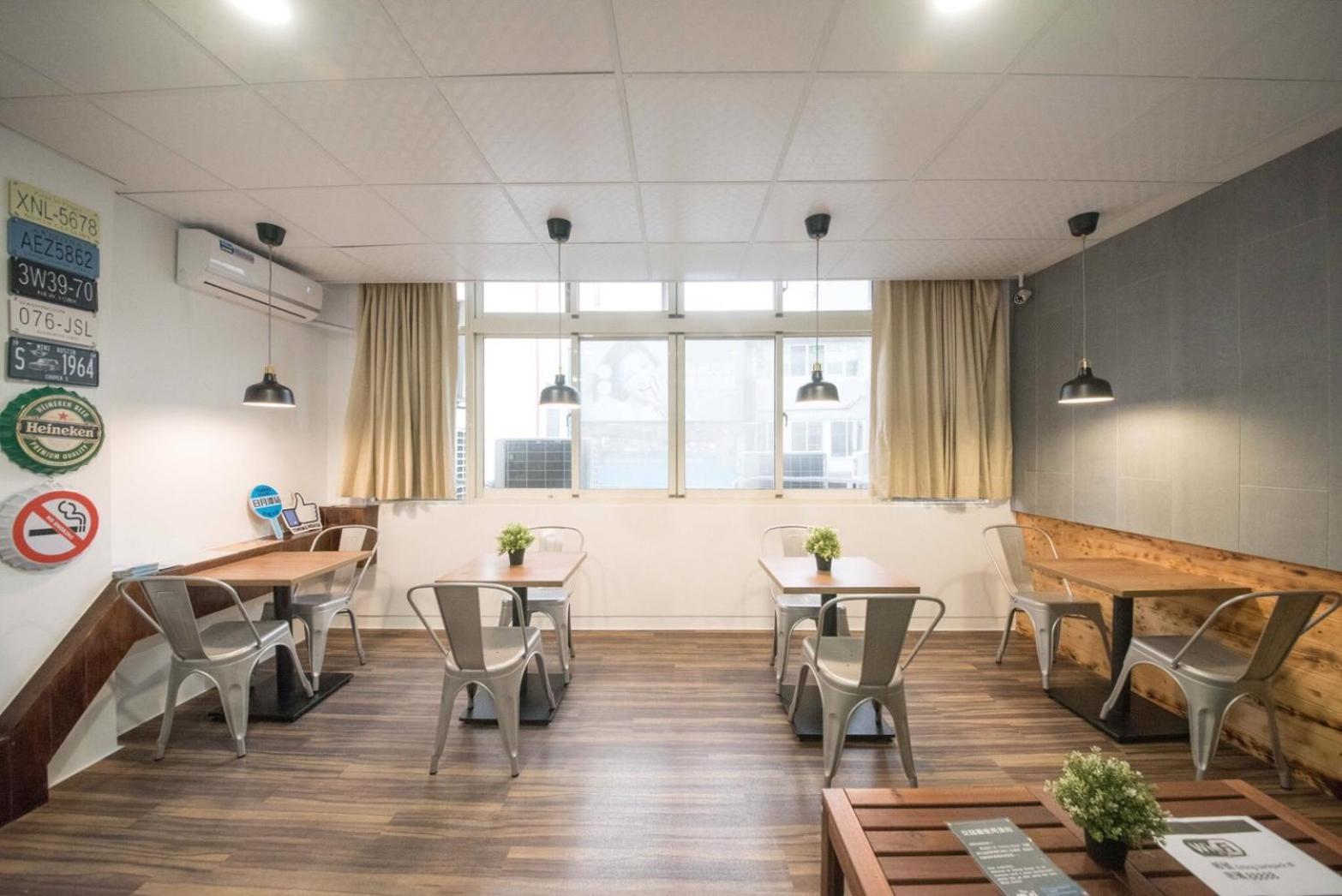 Deer Traveler Hostel Юйчи Экстерьер фото