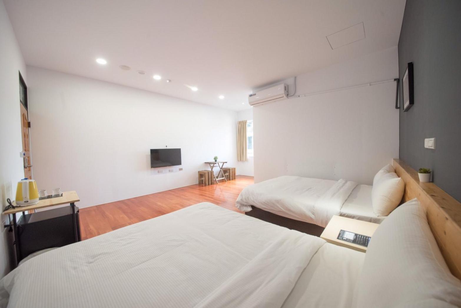 Deer Traveler Hostel Юйчи Экстерьер фото