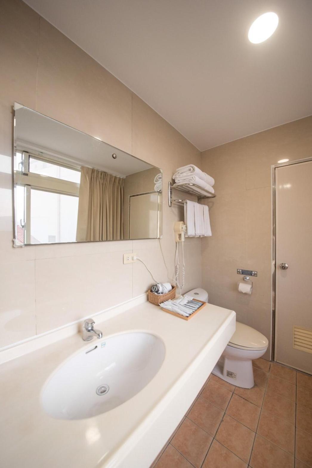 Deer Traveler Hostel Юйчи Экстерьер фото