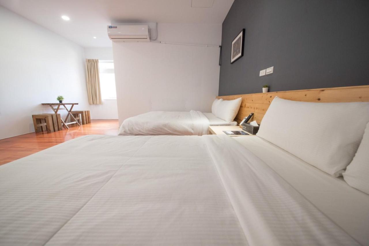 Deer Traveler Hostel Юйчи Экстерьер фото