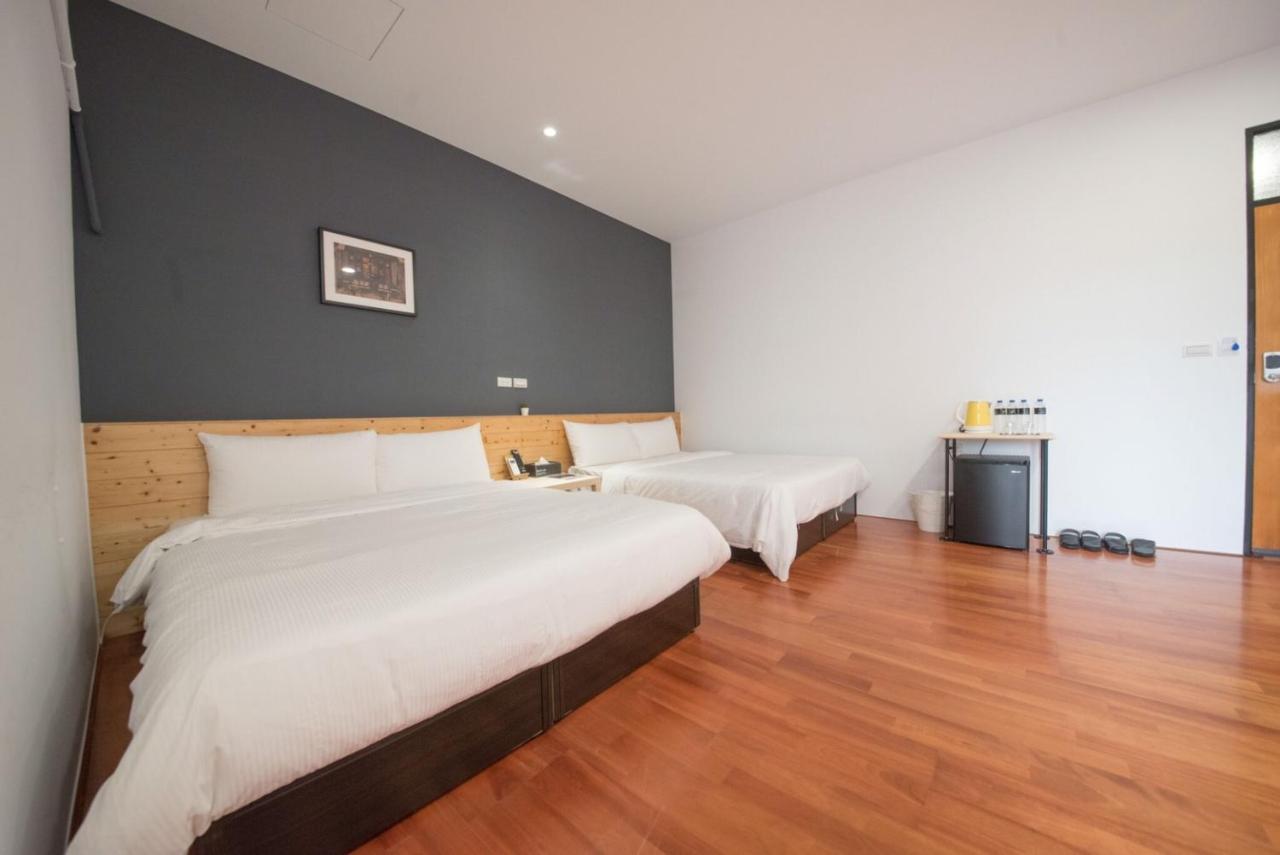 Deer Traveler Hostel Юйчи Экстерьер фото