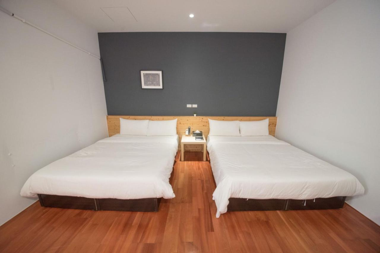 Deer Traveler Hostel Юйчи Экстерьер фото