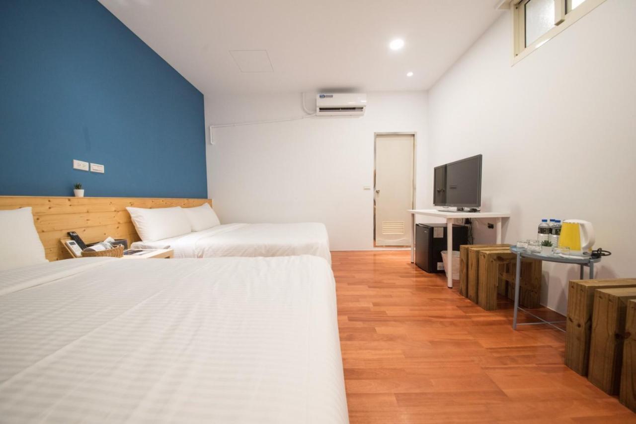 Deer Traveler Hostel Юйчи Экстерьер фото