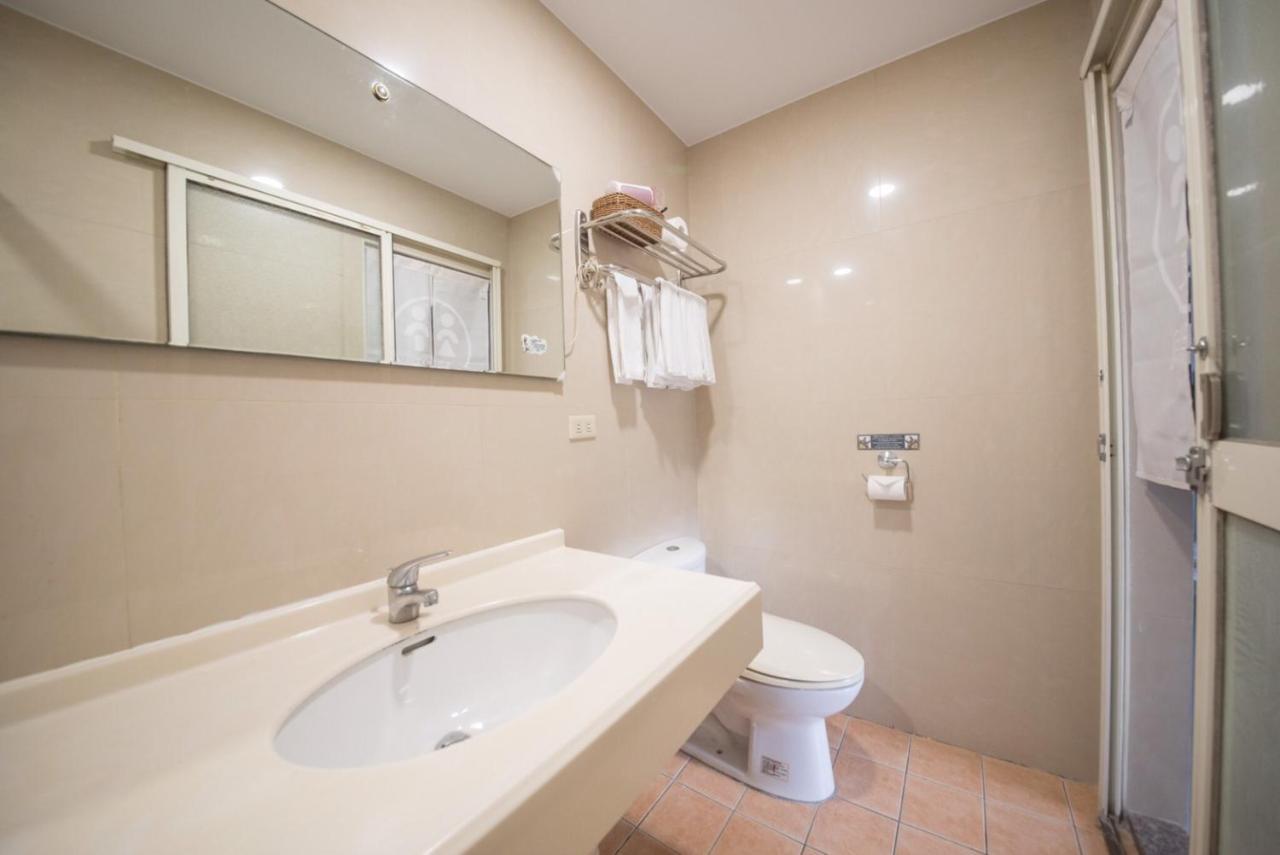 Deer Traveler Hostel Юйчи Экстерьер фото